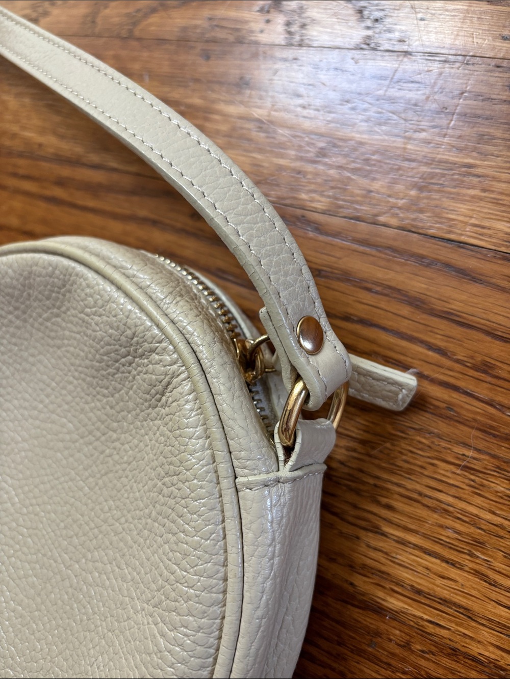 Quince Italian Leather Circle Crossbody Bag in Stone - Picture 4 of 8
